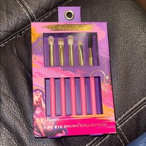 Paris Hilton Vibrant Pink Makeup Brush Set